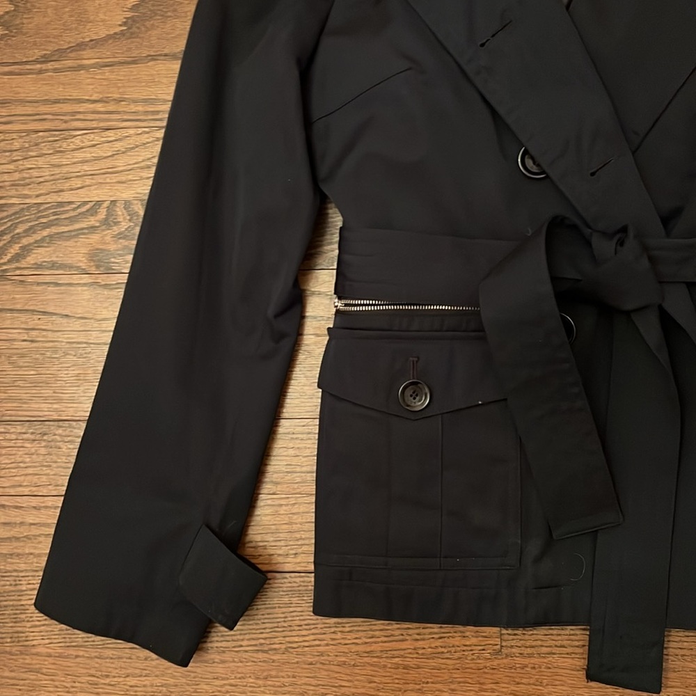 Navy blue jacket. - Picture 4 of 7
